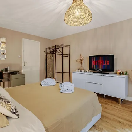 Bed & Breakfast Ty Logis Montrabe
